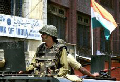 Patrouille paramilitaire indienne � Srinagar (Cachemire) en mai 2002 - AFP - Tauseef Mustafa